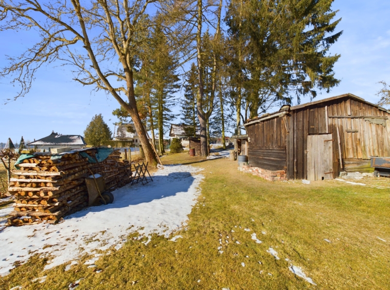 Garten mit Schuppen und Lagermöglichkeiten