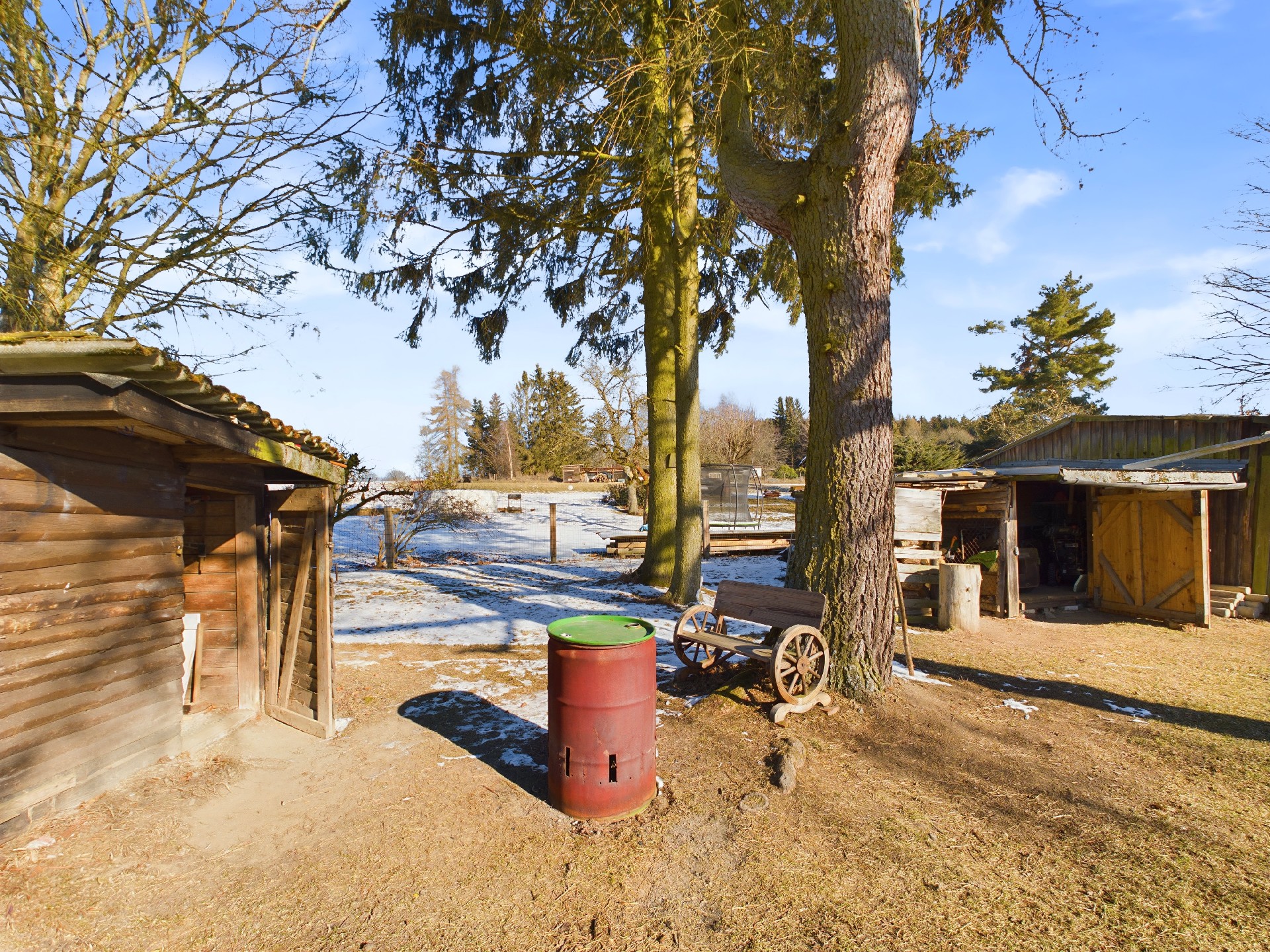 Garten mit Schuppen und Lagermöglichkeiten