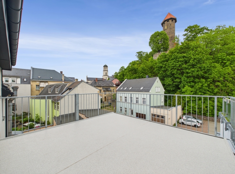 Dachgeschoss Balkon mit Blick zu Auerbach's Türmen