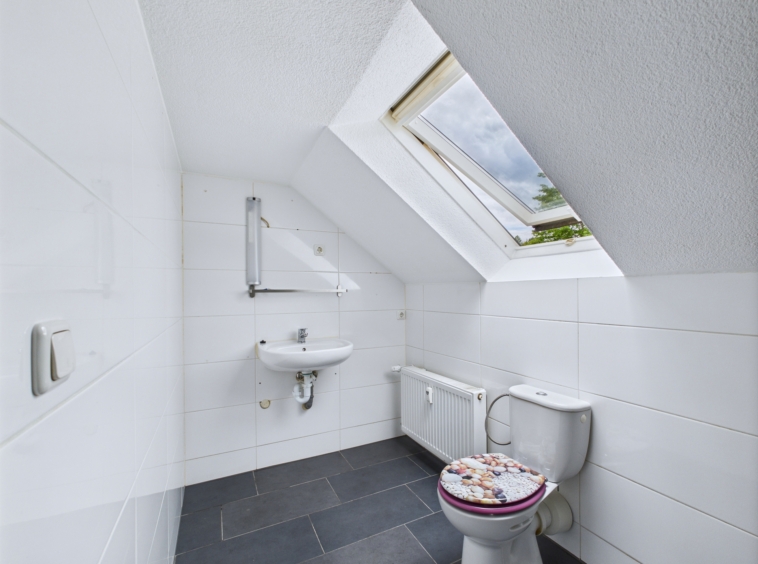 Badezimmer 1 mit Badewanne