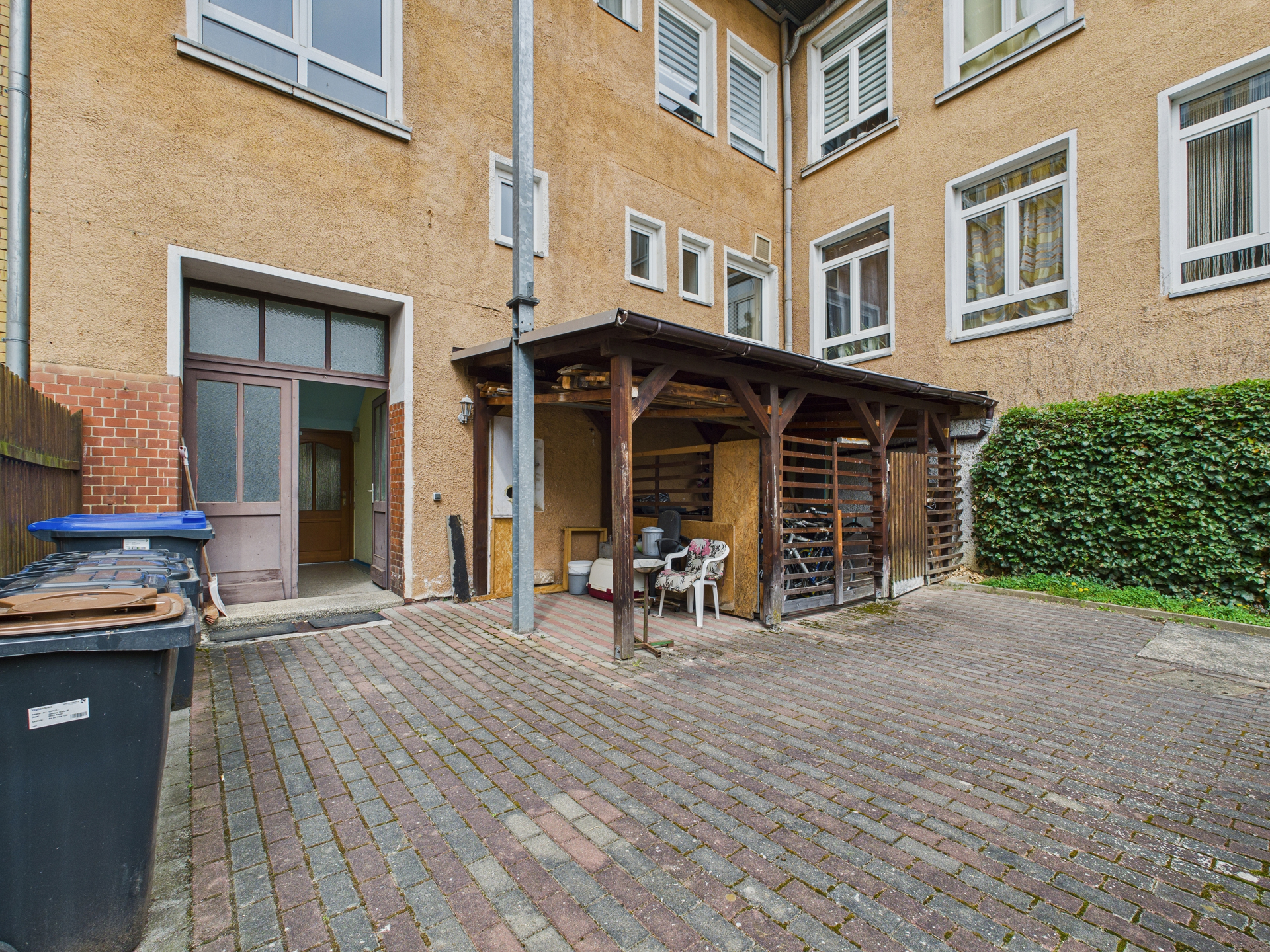 Hof rückseitig