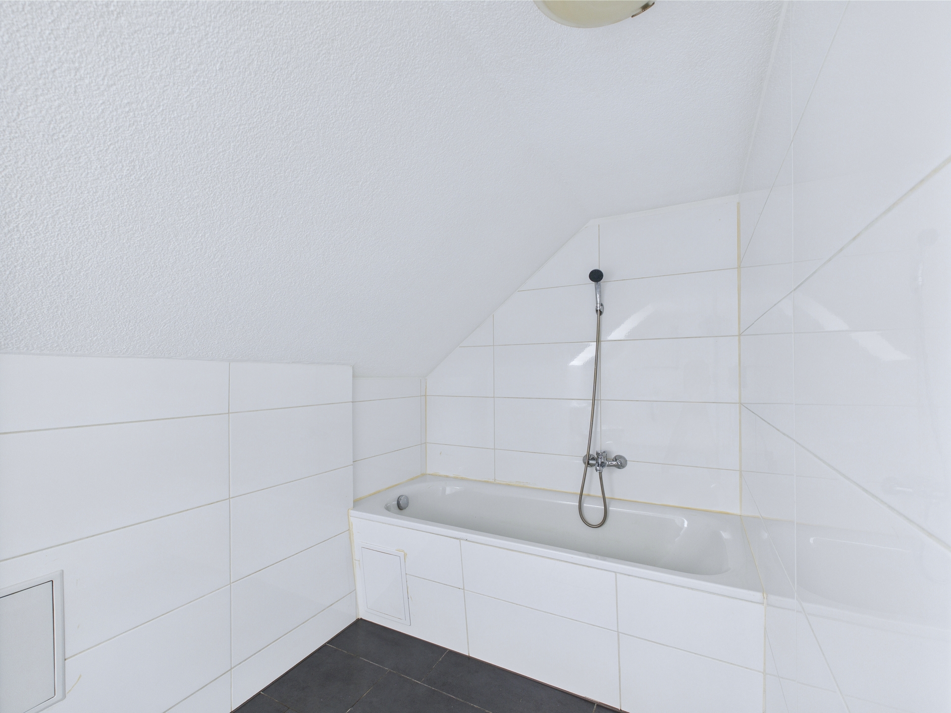 Badezimmer 1 mit Badewanne