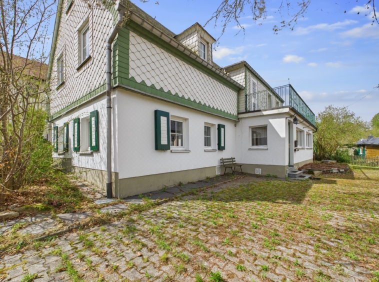 Hausansicht zum Eingangsbereich