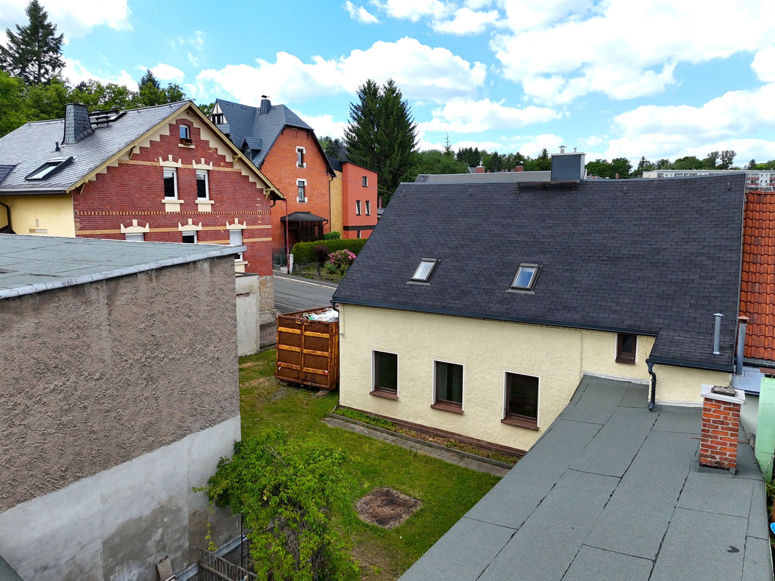 Hausansicht Rückseite mit Nebengelass