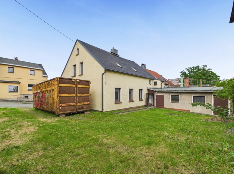 Hausansicht Rückseite mit Nebengelass