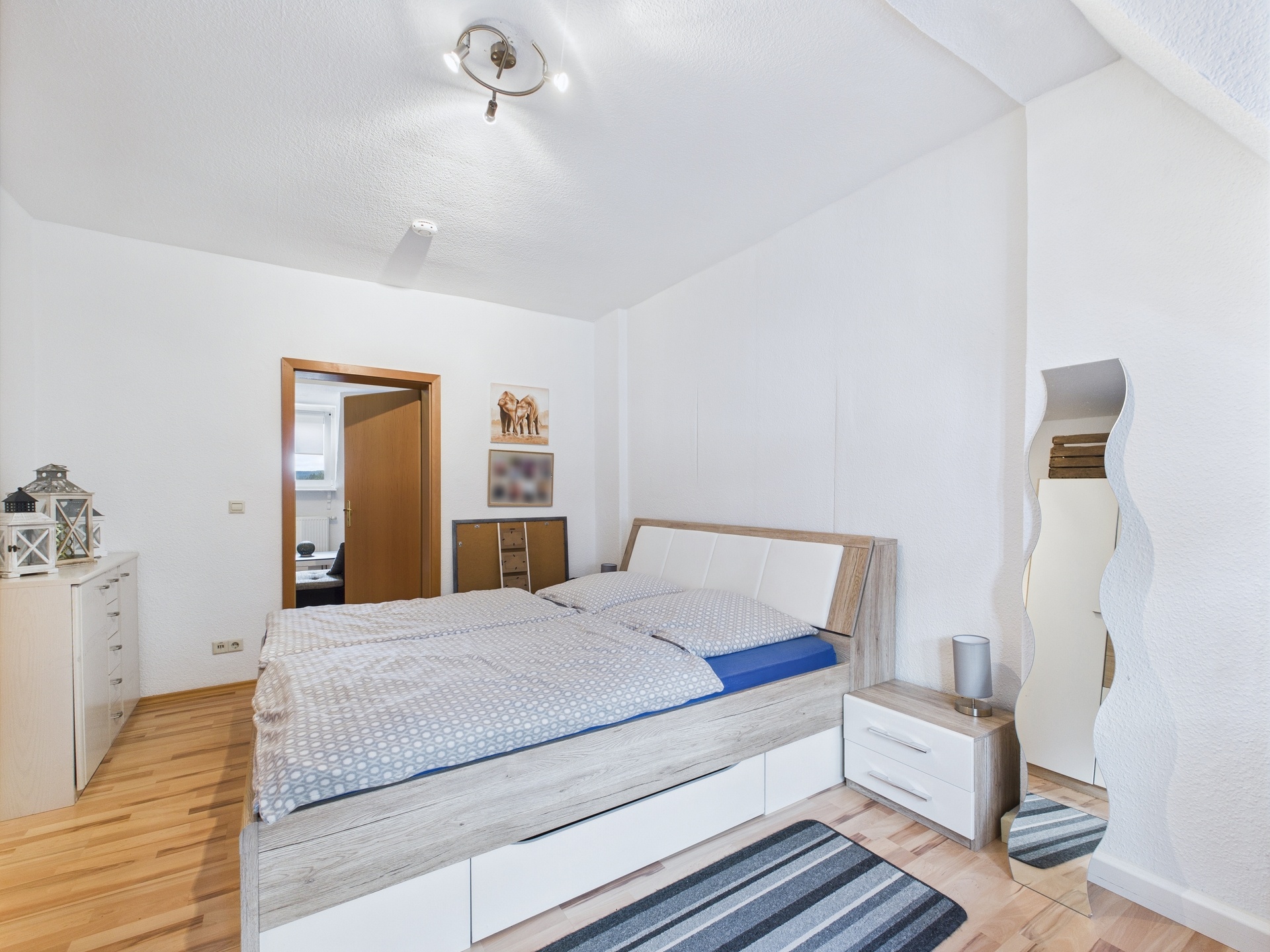 Schlafzimmer (2)