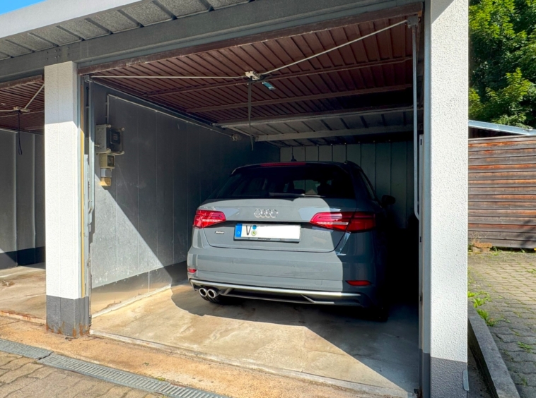 Garage zur Wohnung