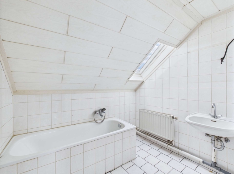 Badezimmer (DG)