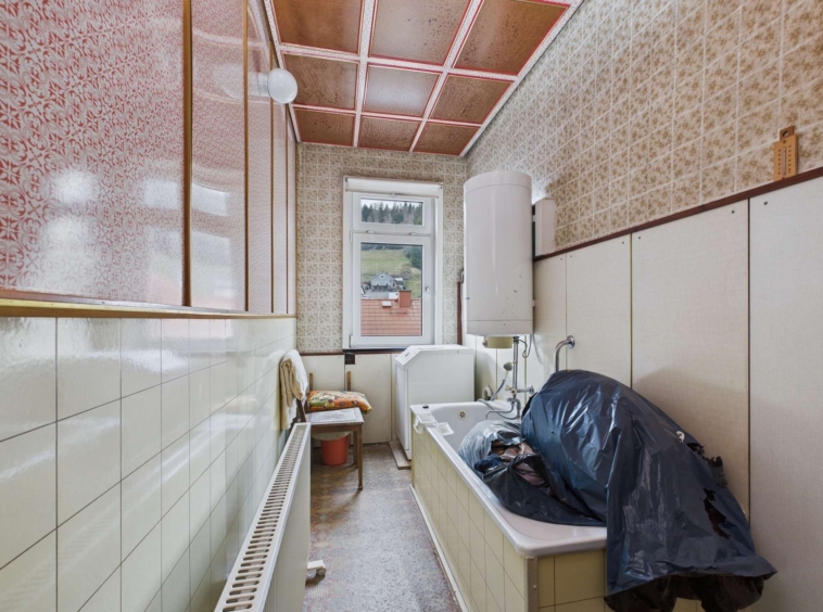 Badezimmer (EG)