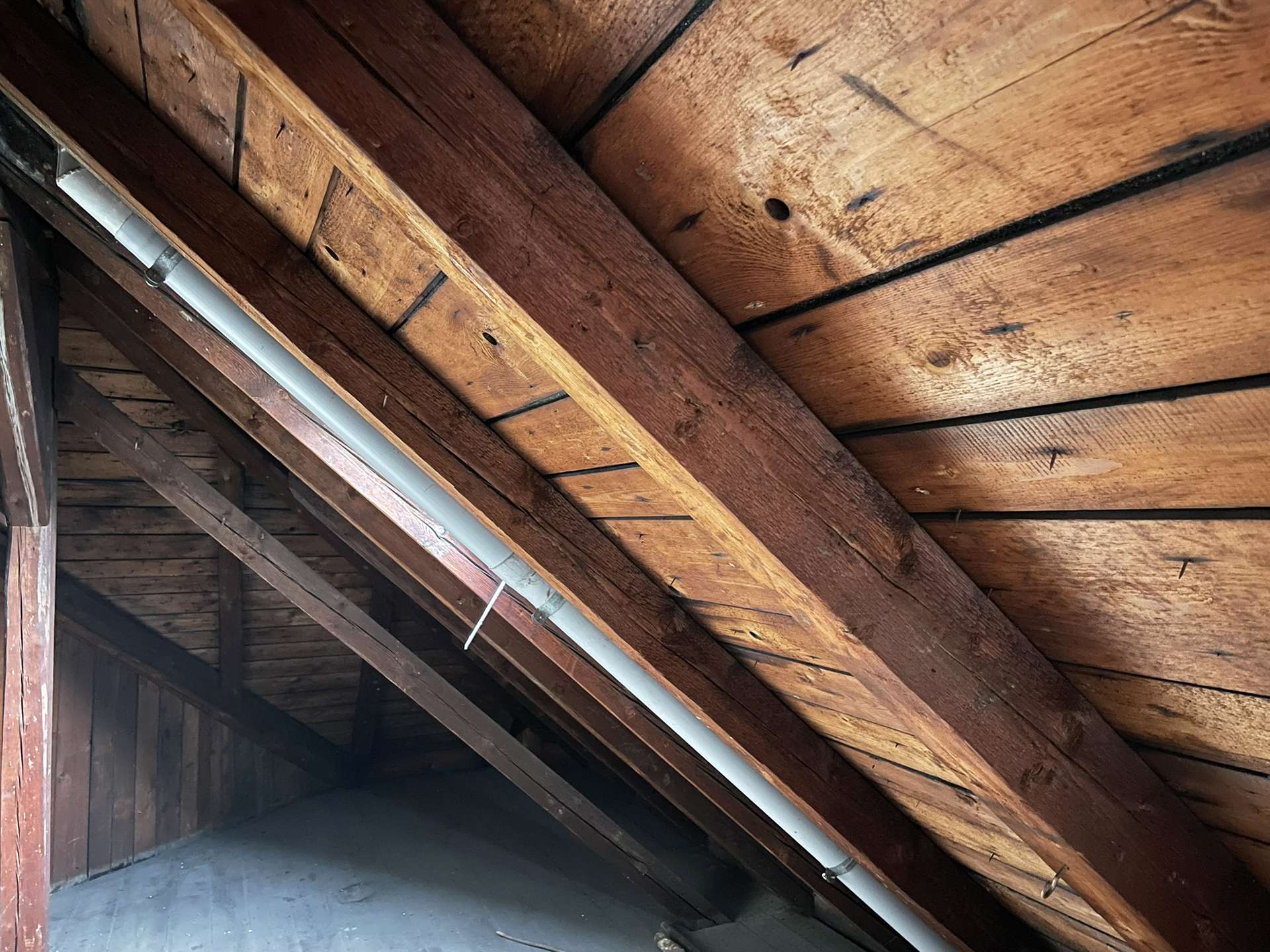 Dachboden (1) Dachboden (1)