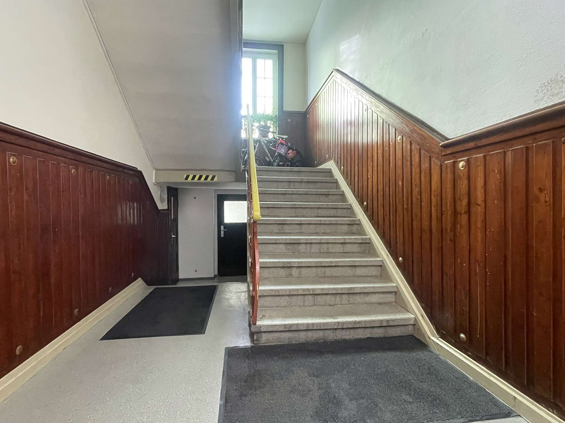 Treppenhaus (2) Treppenhaus (2)