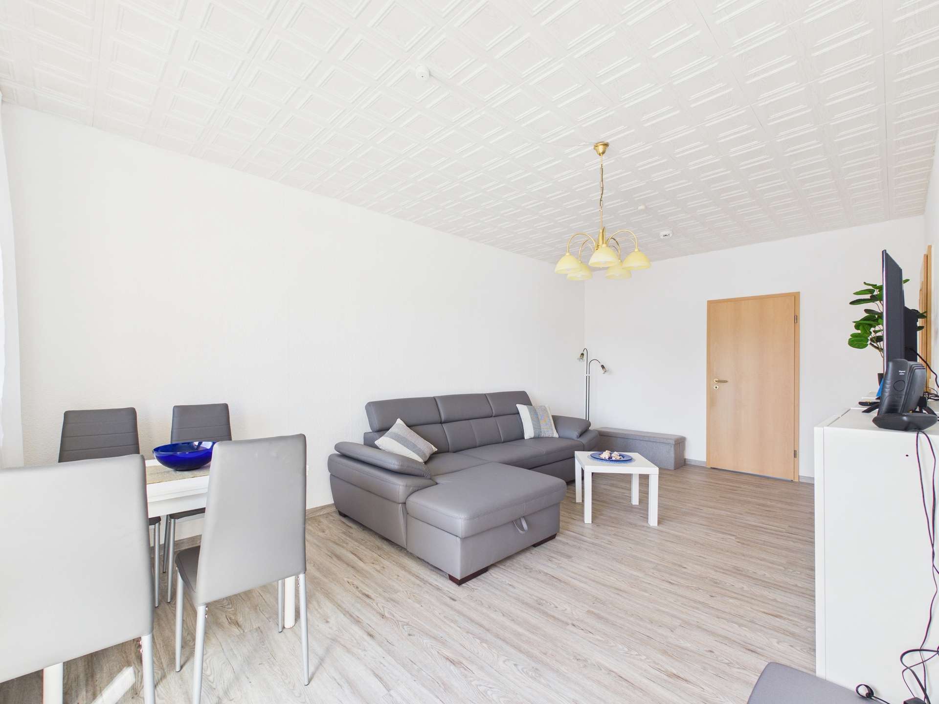 Wohnzimmer (4) Wohnzimmer (4)