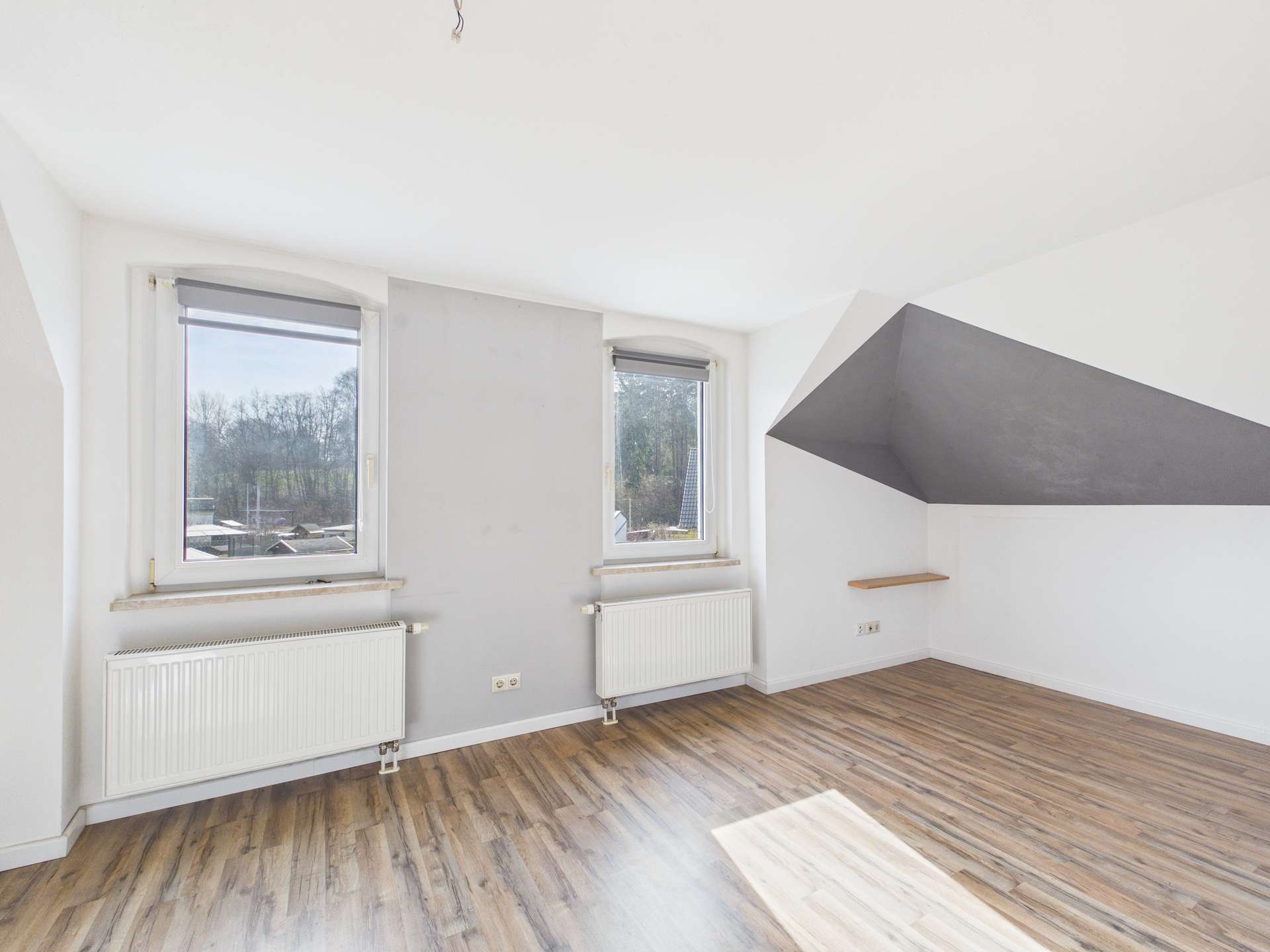 Schlafzimmer mit Ankleide (1)