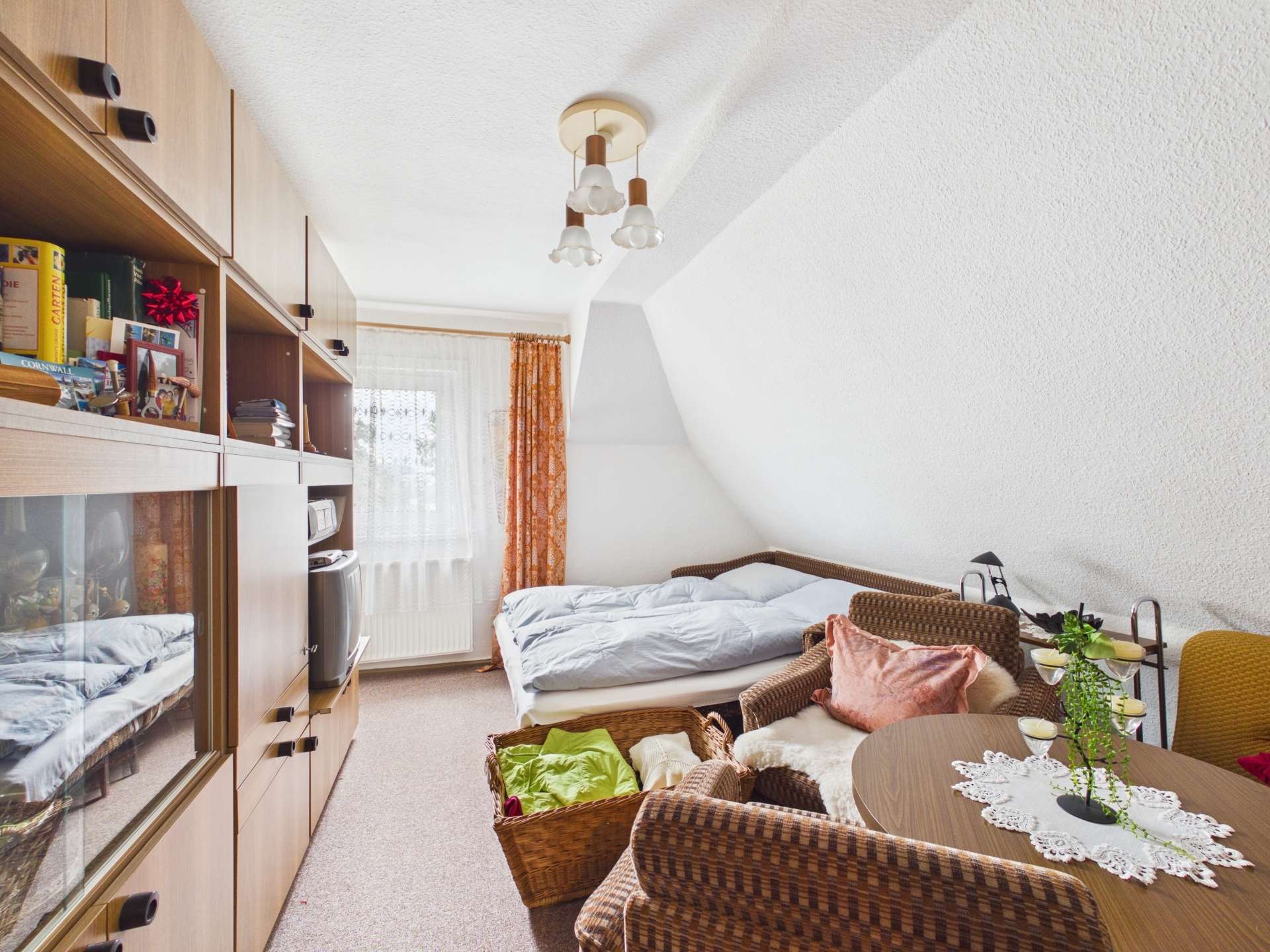 Schlafzimmer 1 OG (1) Schlafzimmer 1 OG (1)