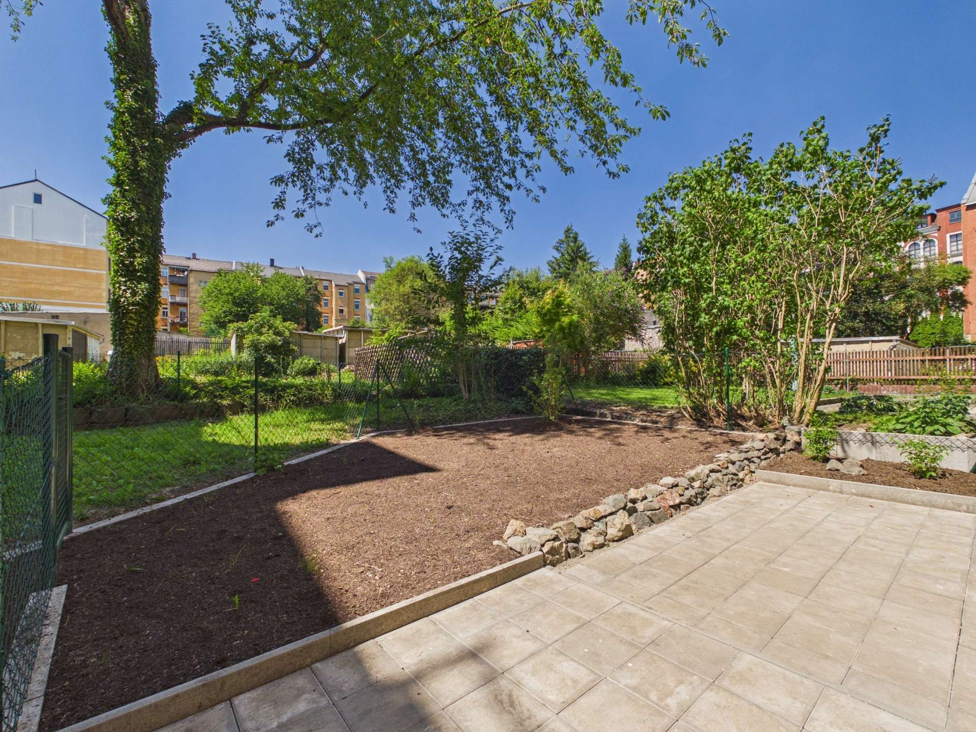 Innenhof mit kleinem Garten
