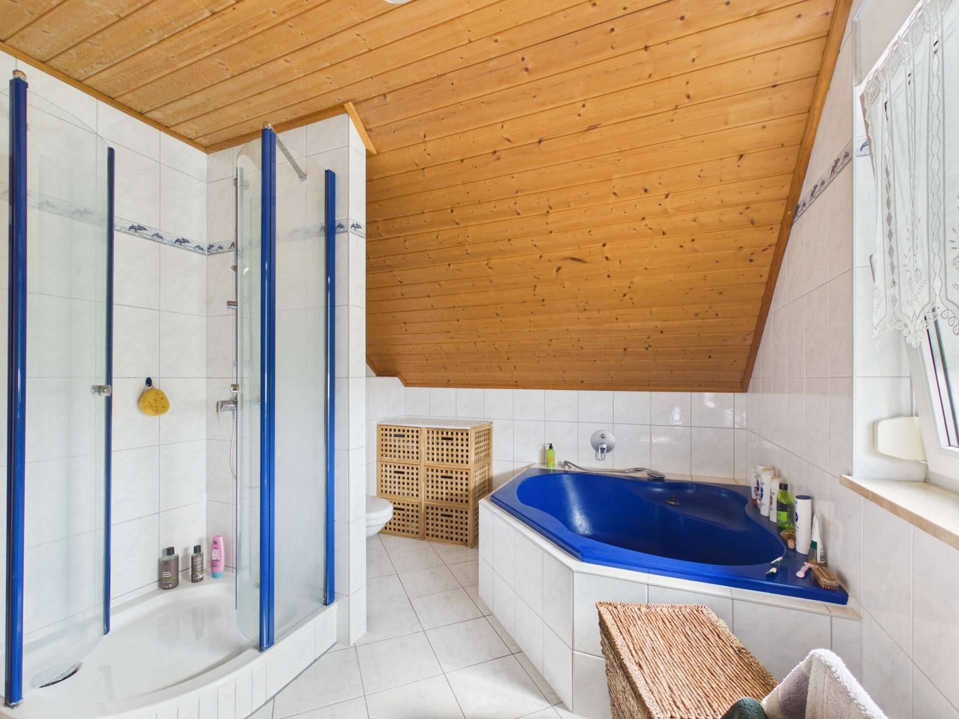 Badezimmer 1 OG (2) Badezimmer 1 OG (2)