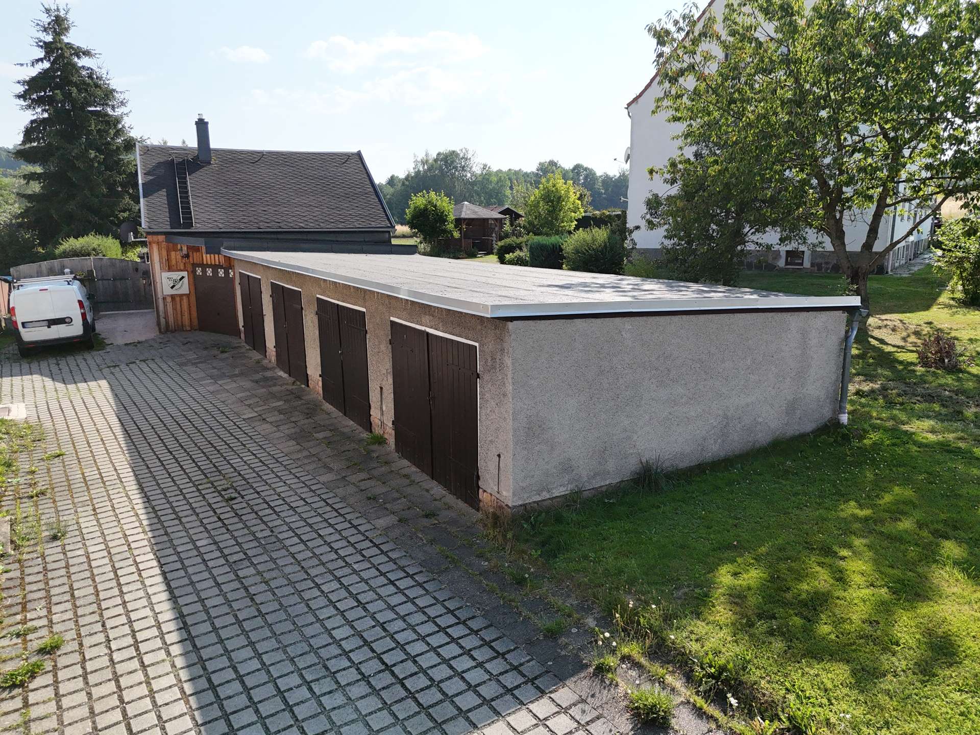 Garage (1) Garage (1)