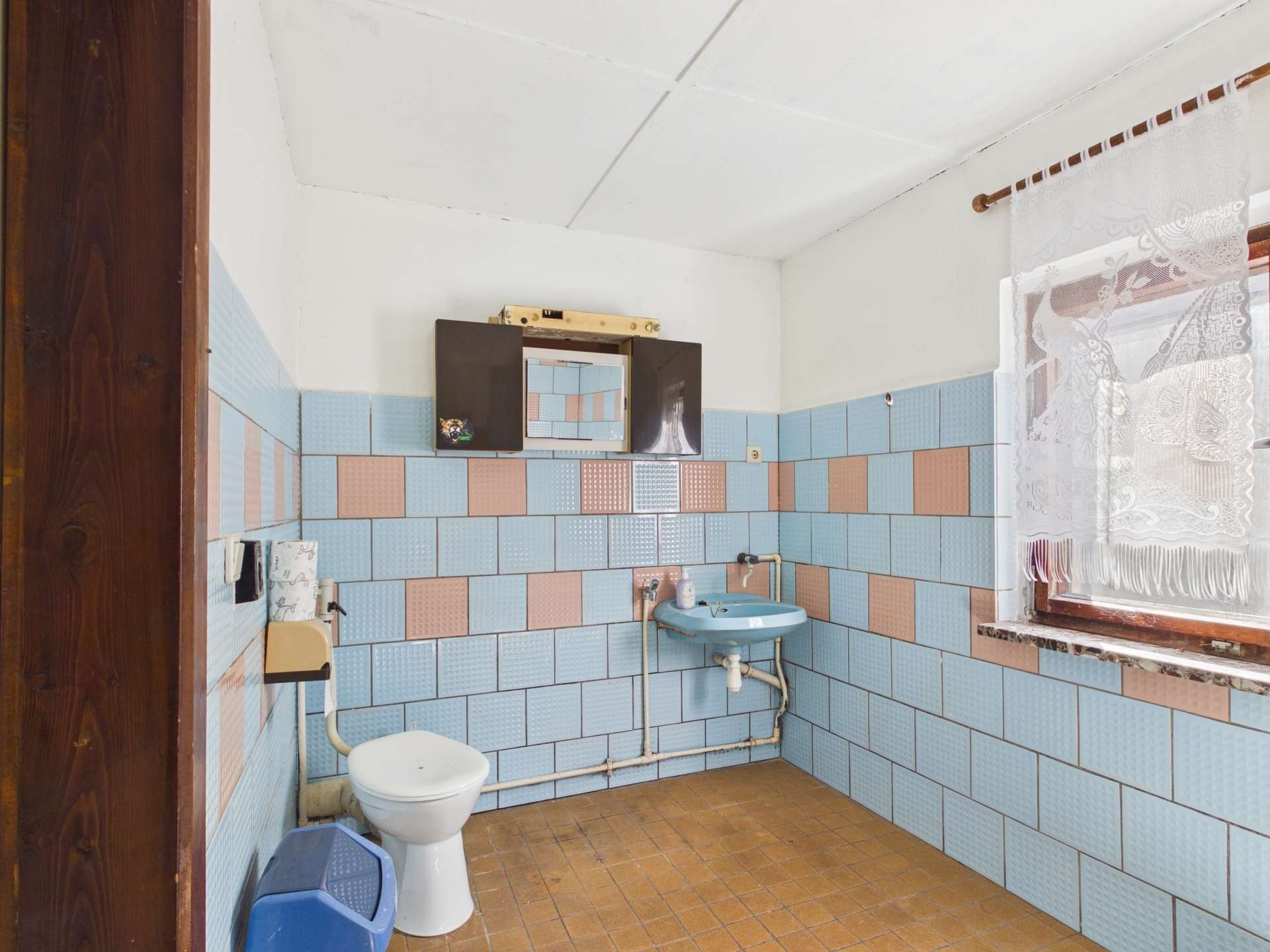 Badezimmer 1 OG (1) Badezimmer 1 OG (1)