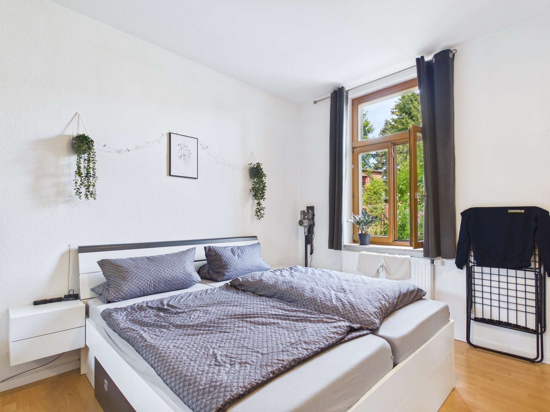 Schlafzimmer (1) Schlafzimmer (1)