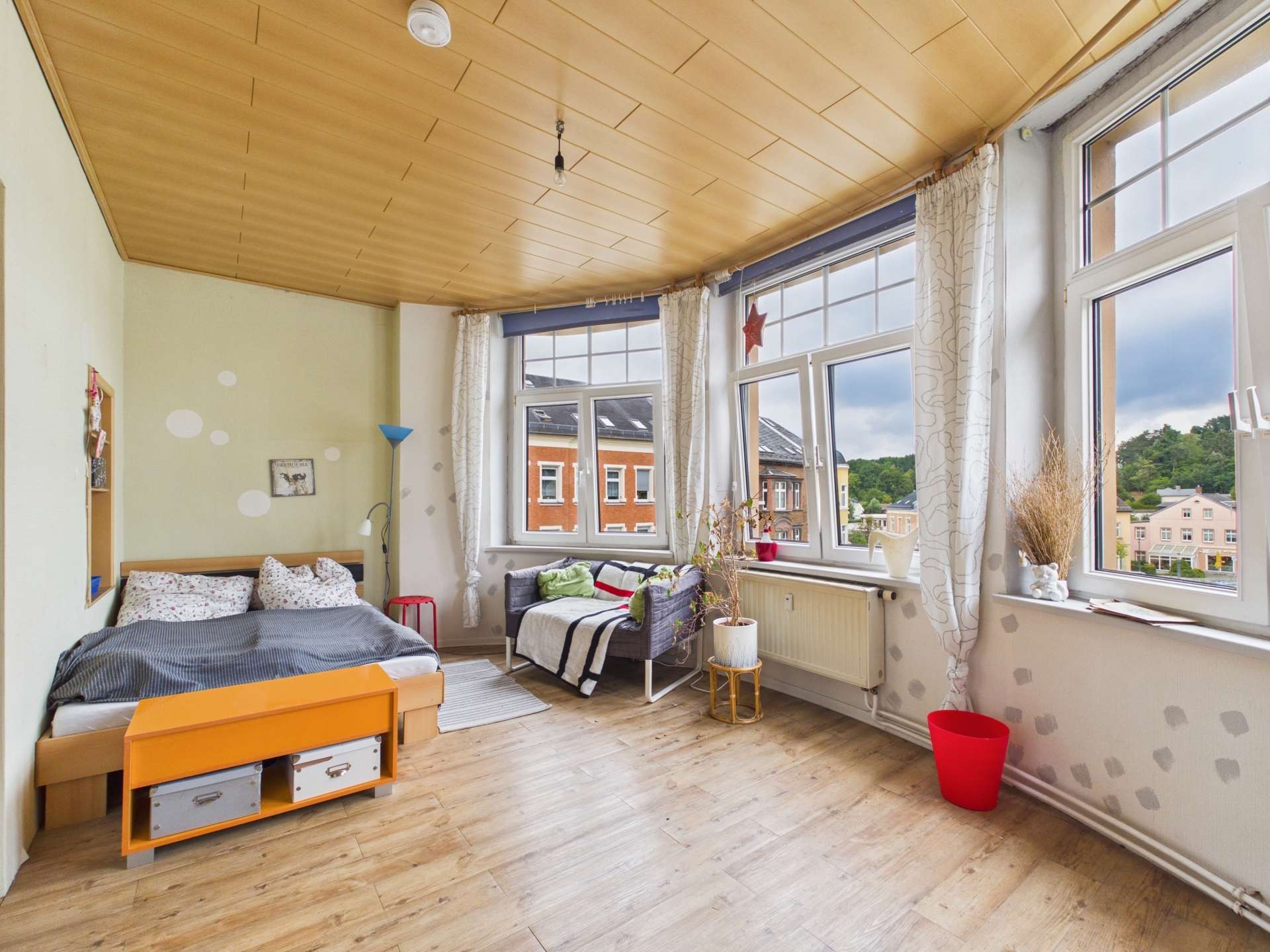 Großes Erkerzimmer 1 OG