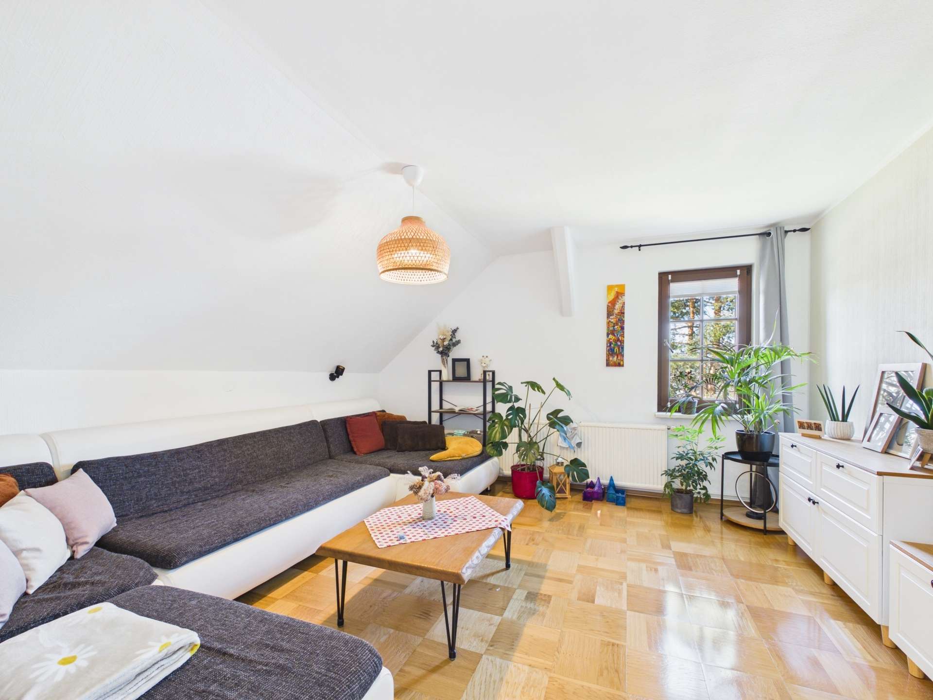 VH – Wohnzimmer (OG) VH - Wohnzimmer (OG)