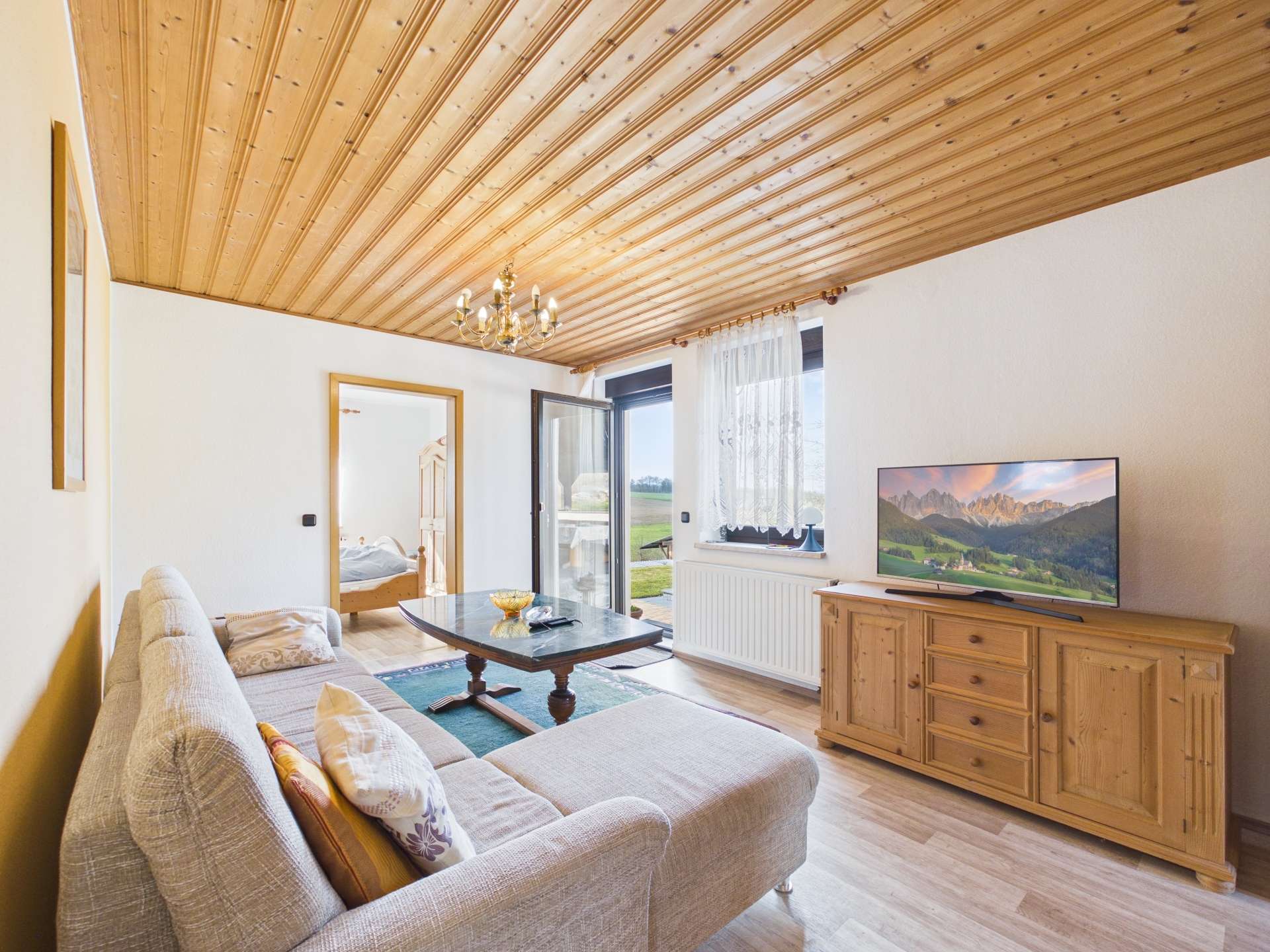 HH – Wohnzimmer (1) HH - Wohnzimmer (1)